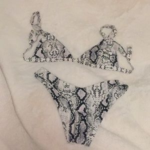 Black and white snakeskin bikini!!